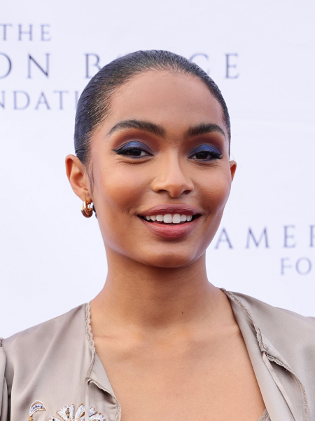 Yara Shahidi with blue and burgundy crease eyeshadow trend